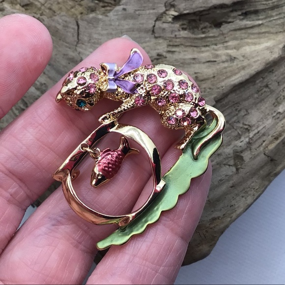 lolas_boutique_ Jewelry - Cat fish bowl brooch pin moves! Enamel rhinestones